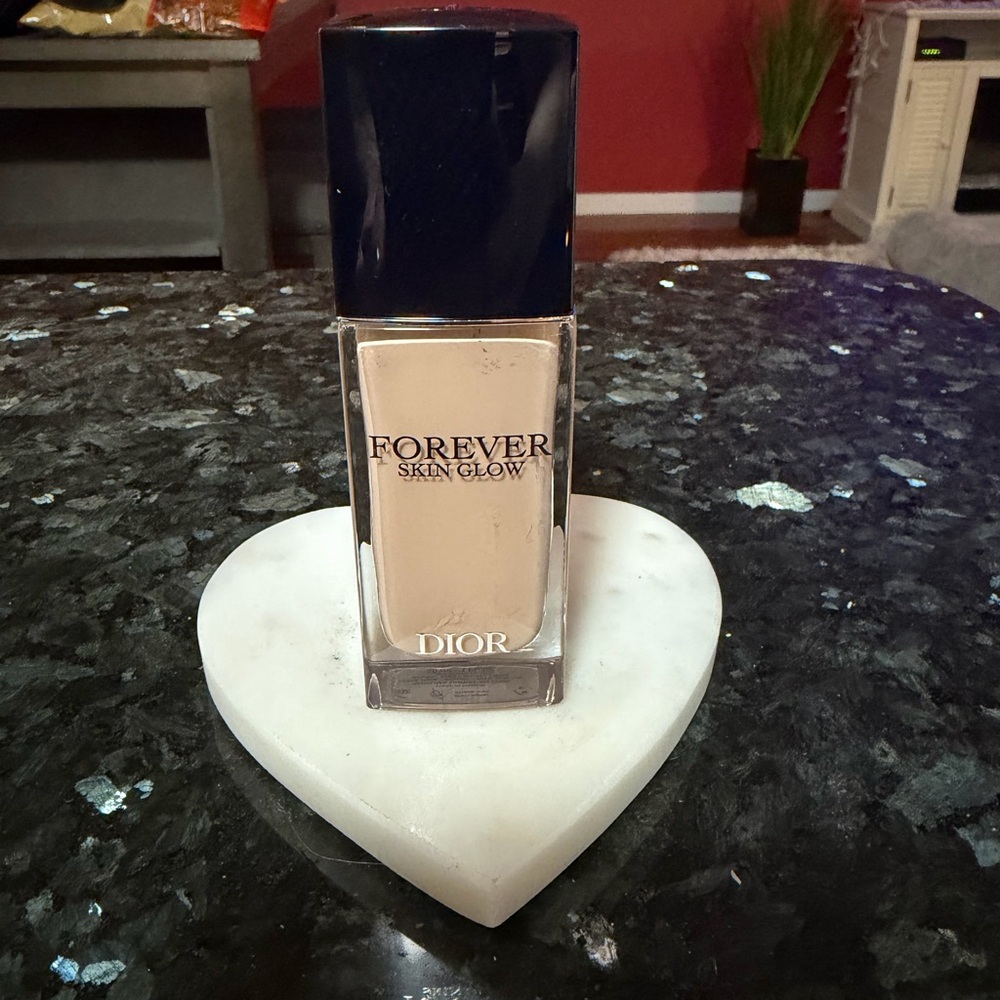 Dior Forever Skin Glow Radiant Foundation - Picture 2 of 5